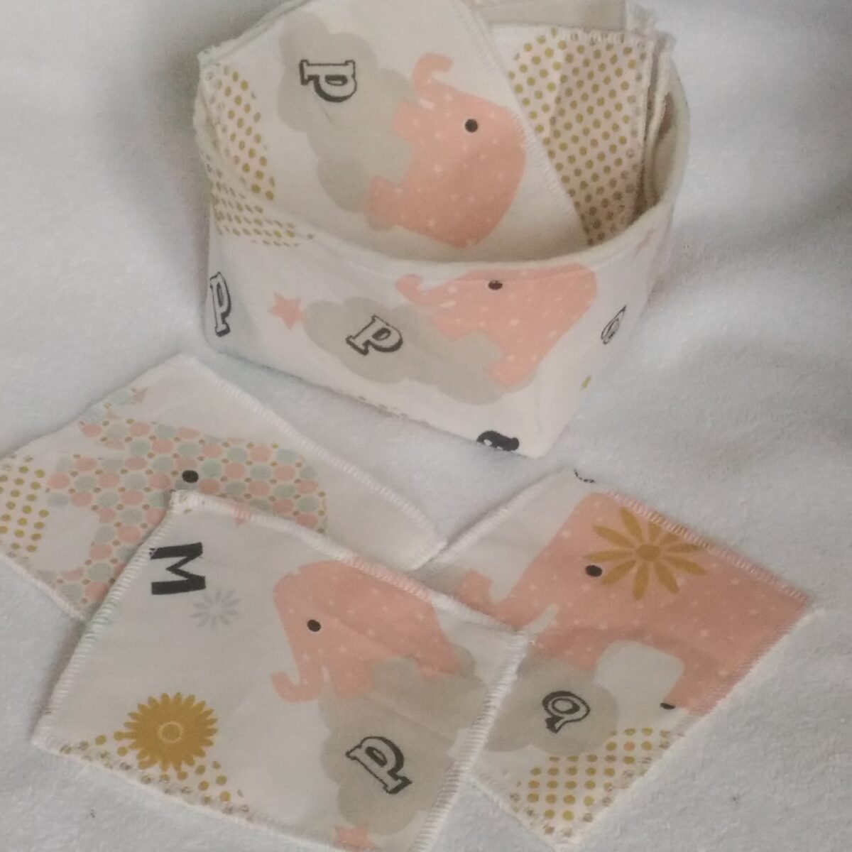 Pochon à lingettes et ses lingettes assorties